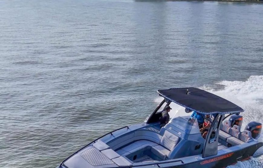 PRIVATE BOAT BLACK BUNNY