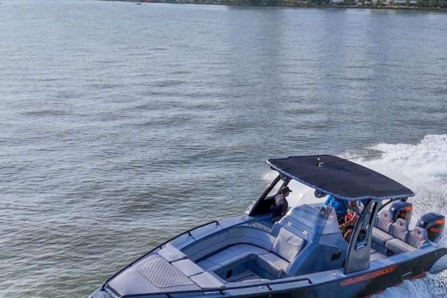 PRIVATE BOAT BLACK BUNNY