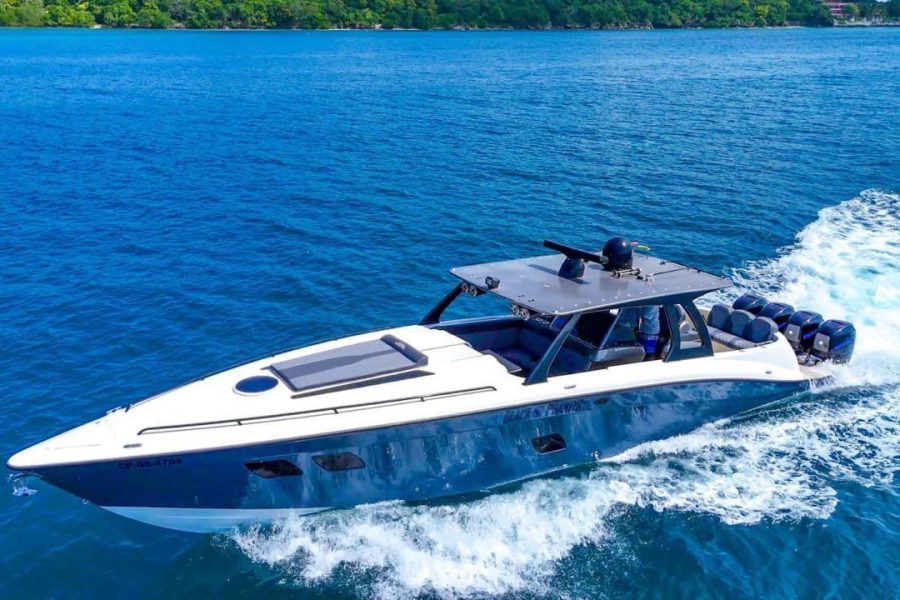 PRIVATE BOAT BLACK PHANTER