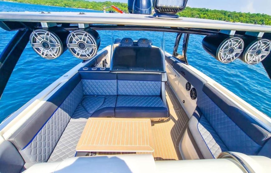 PRIVATE BOAT BLACK PHANTER