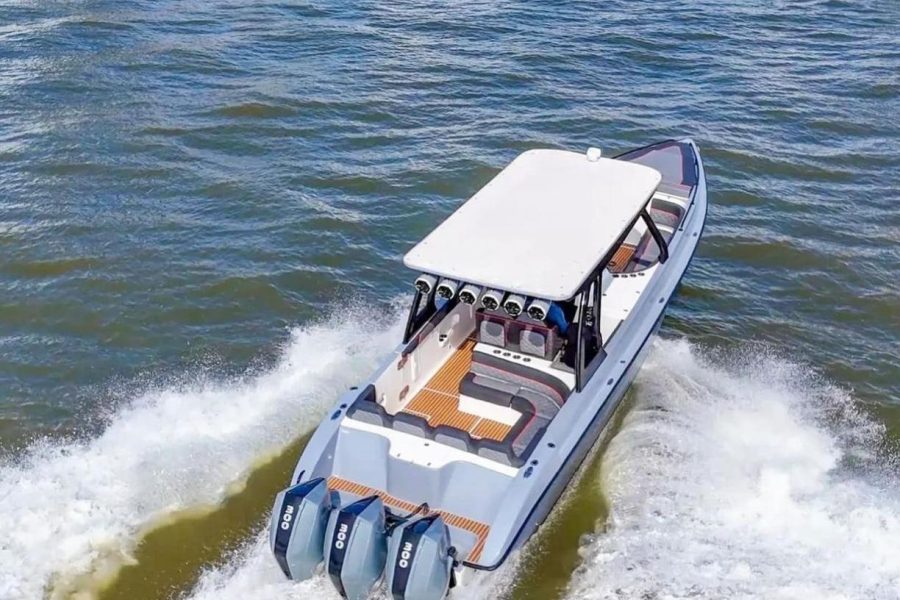 PRIVATE BOAT BLACK RHINO