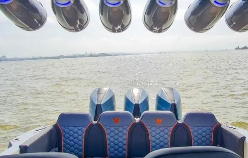 PRIVATE BOAT BLACK RHINO