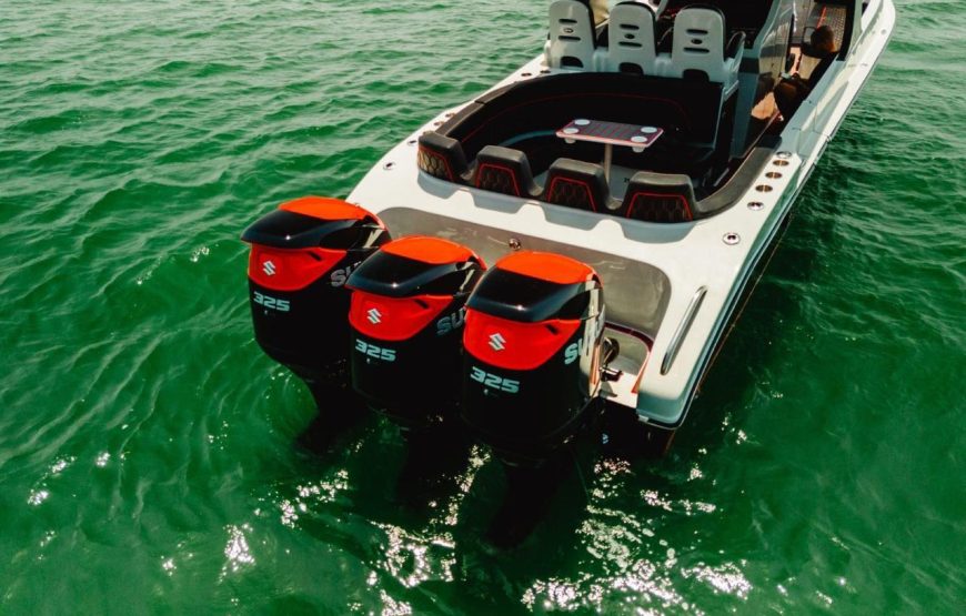 PRIVATE BOAT THE GHOST