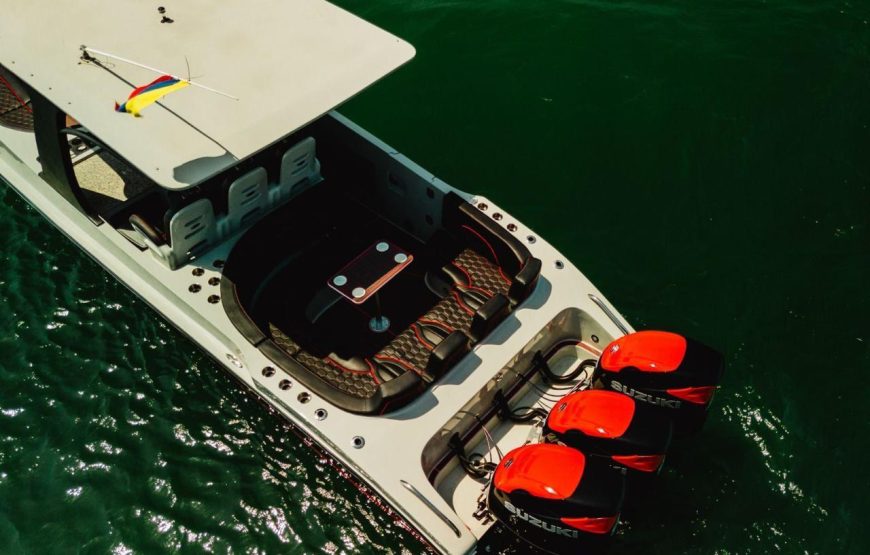 PRIVATE BOAT THE GHOST