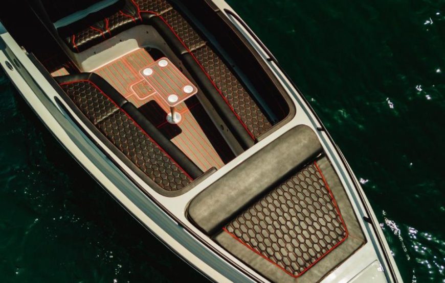 PRIVATE BOAT THE GHOST