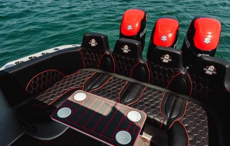 PRIVATE BOAT THE GHOST