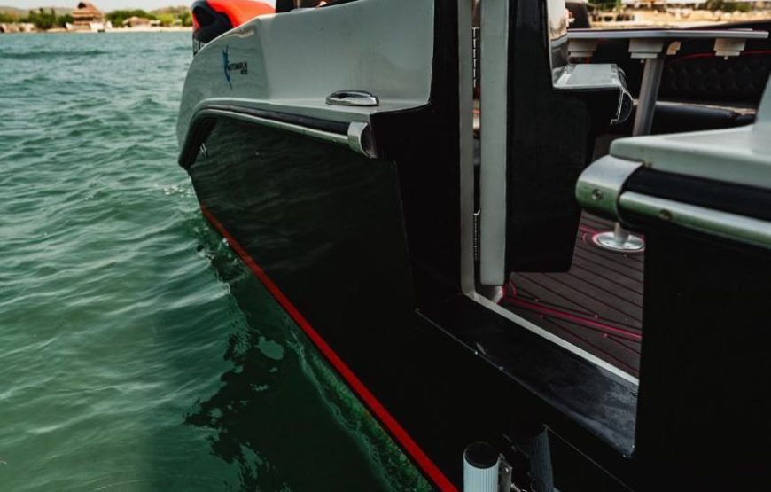 PRIVATE BOAT THE GHOST