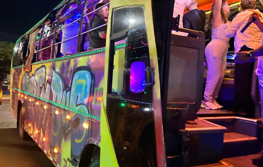 BUS PARTY ( CHIVA RUMBERA)