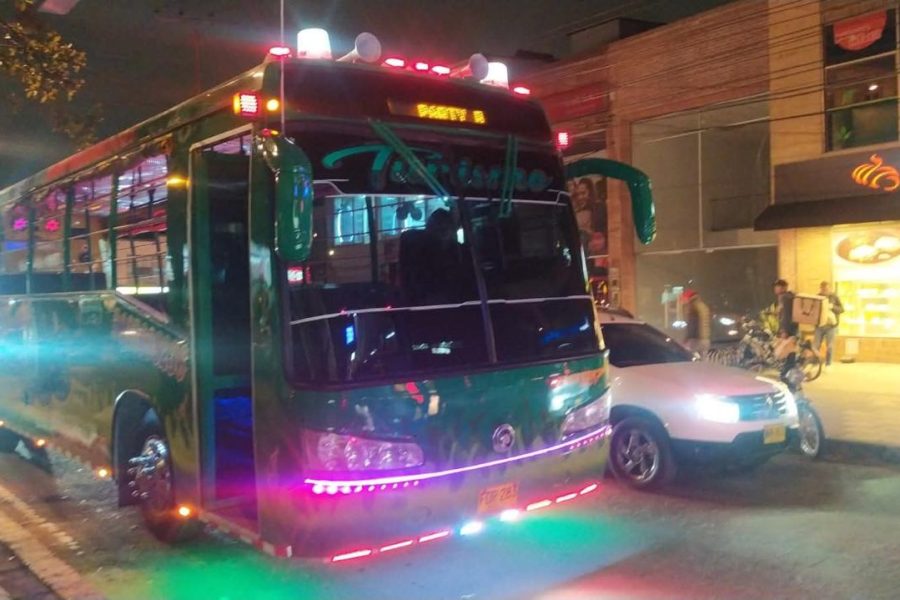 BUS PARTY ( CHIVA RUMBERA)
